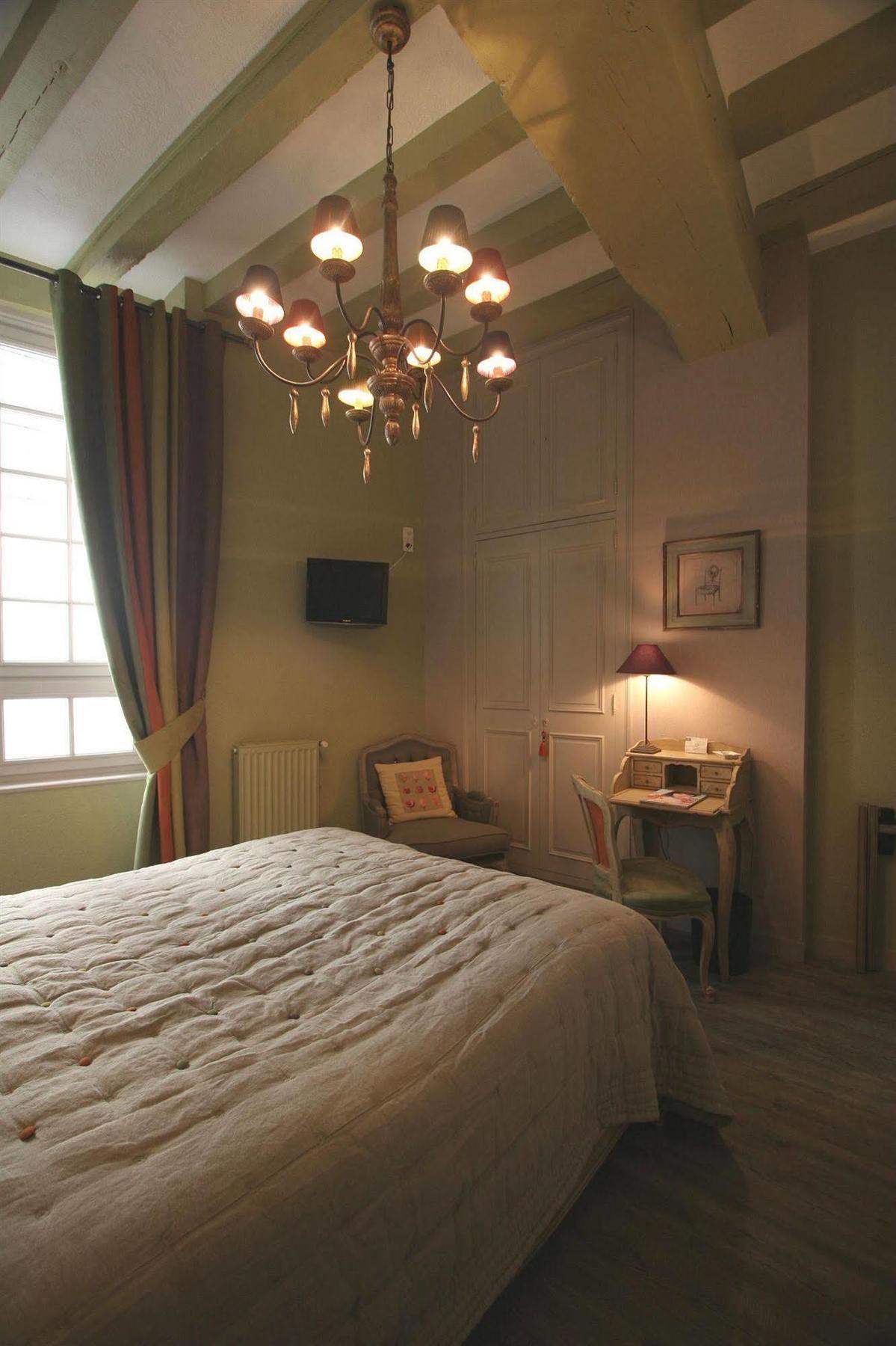 Hotel Saint Pierre Boutique-Hotel โซมูร์ ภายนอก รูปภาพ